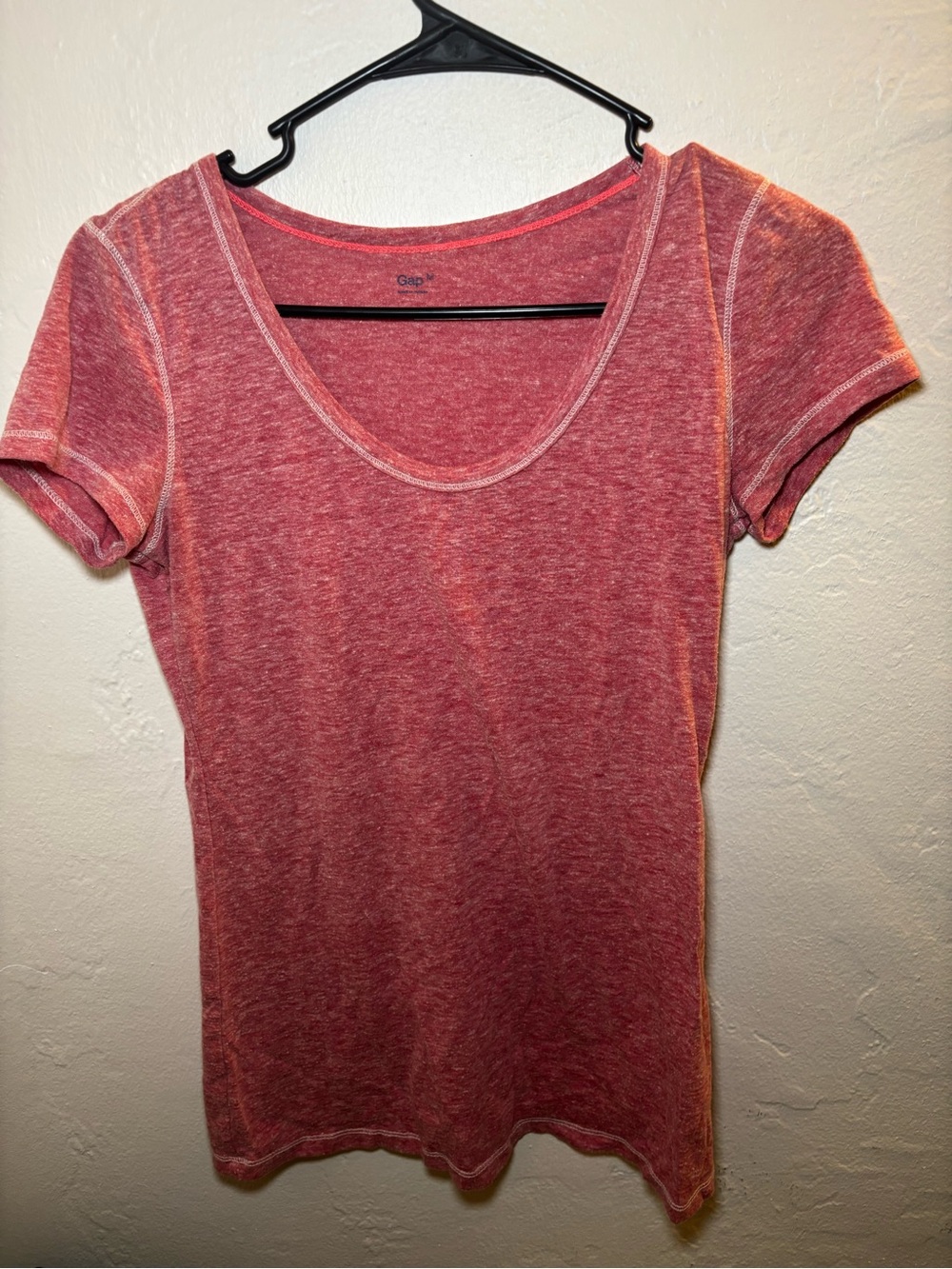 GAP Women’s Red Scoop Neck Short Sleeve Tee